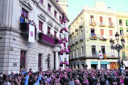 El 2de8 sense folre carregat per la Colla Vella va ser el millor castell de la diada del Mercadal 2023.