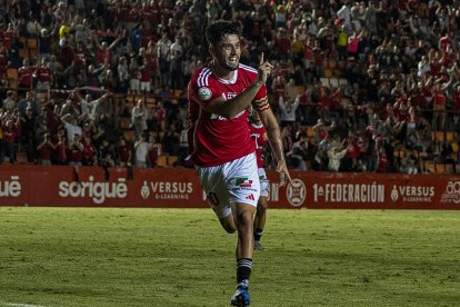 El ‘10’ del Nàstic i pitxitxi de l’equip, Jaume Jardí, celebrant un gol.