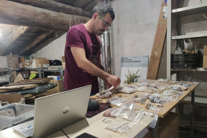 Voluntaris i horts col·laboradors han participat en el projecte d’Eixarcolant i el GEPEC-EdC.