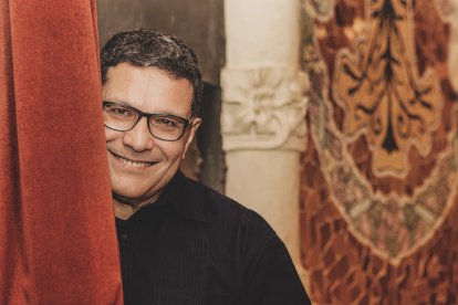 Jaume Villanueva és el director d’escena de l’adaptació de ‘La Flauta Màgica’, de Mozart, per part de l’Òpera Popular de Barcelona.