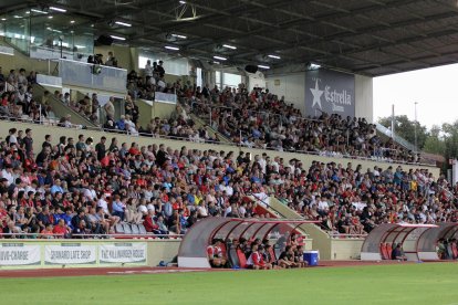 Imatge de l'afició del Reus FCR a l'Estadi Municipal.