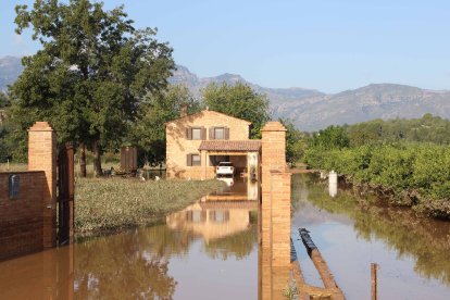 Imatge d'una de les finques de Roquetes inundades.