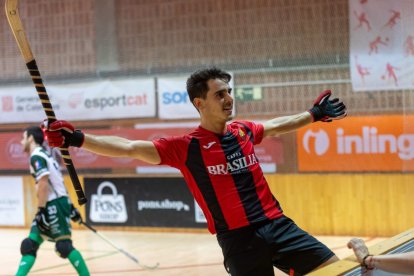 El jugador del Reus Deportiu, Marc Julià, celebrant un gol.