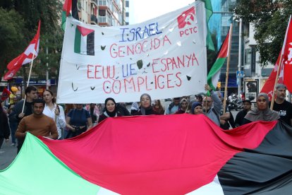 Imatge de la manifestació en suport a Palestina a Tarragona aquest 15 d'octubre a la tarda.