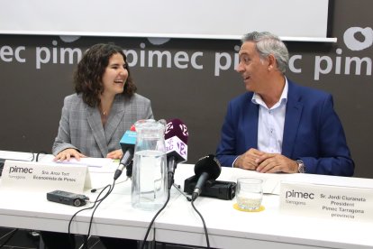 L'economista de Pimec, Aroa Tort, i el president de Pimec Tarragona, Jordi Ciuraneta
