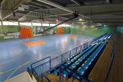 Imatges del poliesportiu de Cambrils abans de les reparacions