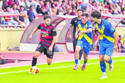 Fran Carbia durant el duel d’ahir a l’Estadi Municipal contra el Sant Andreu.