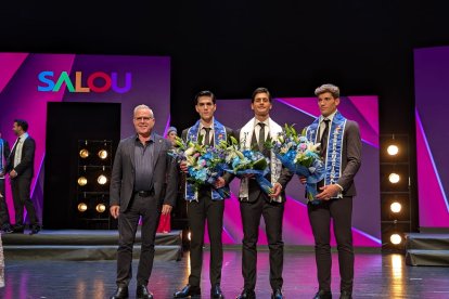 L'alcalde de Salou amb els tres guanyadors del certamen