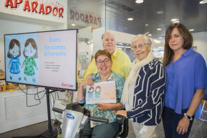 Autores i impulsores de la iniciativa a la Biblioteca Pere Anguera de Reus.