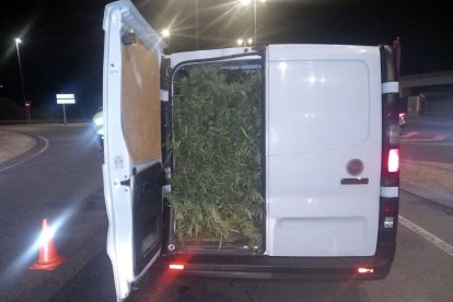 Imatge d'una de les furgonetes interceptades en un control a l'N-340 a Tarragona.
