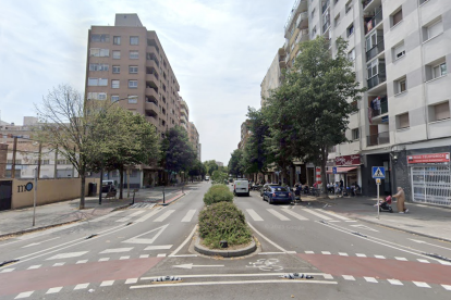 En la avenida Pere el Cerimoniós, un vehículo ha atropellado a una persona de edad avanzada.
