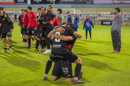 Els jugadors del Reus celebrant el triomf.