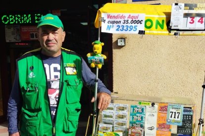 Imatge de Diego González, el venedor que ha portat la sort a Valls.