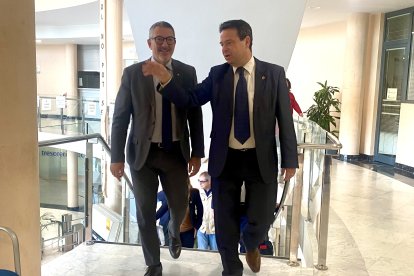 La visita s’ha iniciat a l’Ajuntament de Cambrils, on Sàmper s’ha reunit amb l’alcalde, Oliver Klein