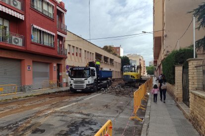 Fotografia de l'inici de les obres de la primera fase de la remodelació del carrer del Doctor Ferran, el passat 29 de setembre