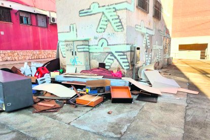 El cap de setmana s'ha intensificat la retirada de mobles a Ponent