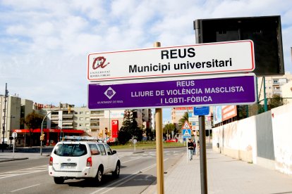 Un dels senyals contra la violència masclista instal·lats a Reus.