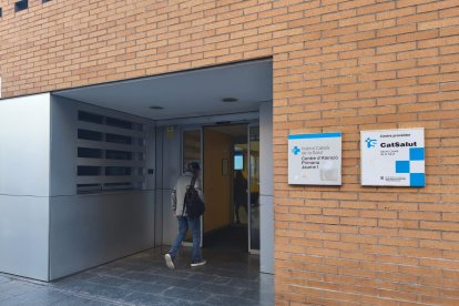 La distribució actual de la zona d’admissions genera interaccions i sobreocupació a l’entrada del centre