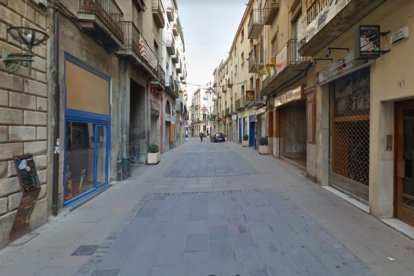 Imatge del Centre Històric de Valls, amb comerços tancats