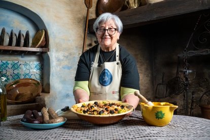 Una de les cuineres del projecte Gastrosàvies.