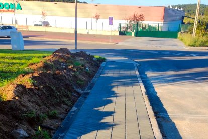 Treballs recents de voreres al Parc dels Avellaners.