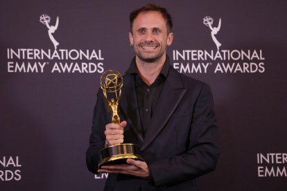 Imagen de Oriol Pla tras ganar el International Emmy Award a mejor actor.