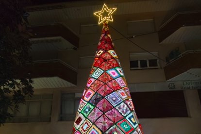 Imagen del árbol de ganchillo más alto de Cataluña, en Salou.