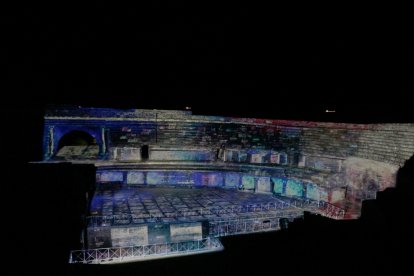 'El futur ja té memòria', el màping que s'ha projectat a l'amfiteatre romà