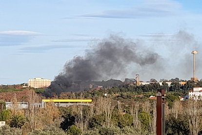 Imatge del fum provocat per l'incendi