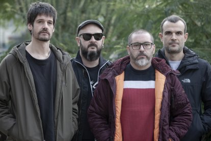 (En ordre) Adrià Bertran (Cantant); Quim Mas (Guitarra); Javi Dorado (Baix); Marc Anguela (Bateria). Fundadors del grup ‘Crim’.