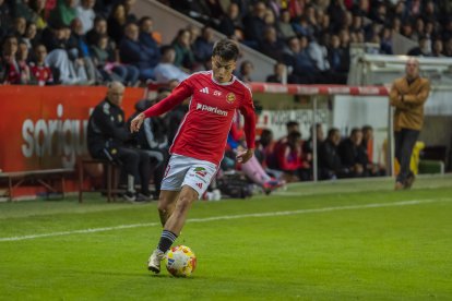 L’extrem del Nàstic de Tarragona Juanda Fuentes durant un partit al Nou Estadi Costa Daurada d’aquesta temporada