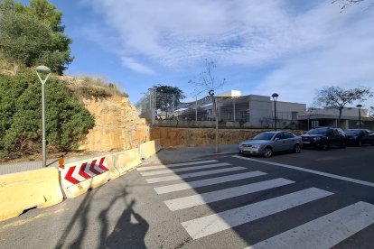 Les obres del nou vial es faran a tocar d'un dels murs perimetrals de l'escola.
