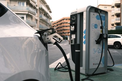 Es situaran dues al carrer Robert Gerhard, substituint les antigues.