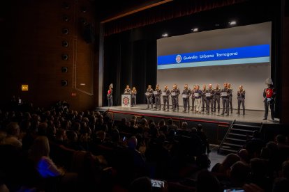 Imatge de l’acte institucional de la Guàrdia Urbana al Teatre Tarragona.