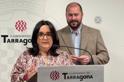 La consellera Gemma Fusté amb el portaveu d'ERC, Xavi Puig.