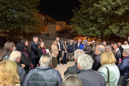 L'alcaldessa de Reus, Sandra Guaita, va estar ahir amb els veïns dels barris beneficiaris