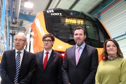 Imatge d'arxiu de Leopoldo Maestu, Salvador Illa, Óscar Puente i Cristina Andériz, durant la presentació dels nous Rodalies fabricats a Alstom