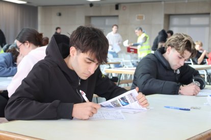 Unes 3.000 persones s'examinen de la teòrica del carnet de conduir a Tarragona