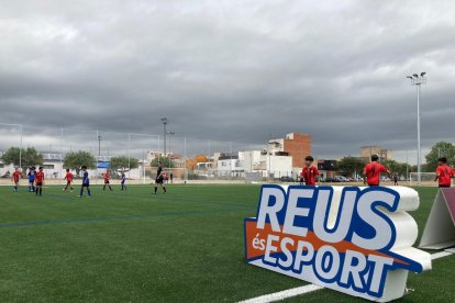 Fotografia d'arxiu de la inauguració del camp de futbol annex a l'Estadi Municipal.
