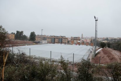 Camp de futbol de Falset, emblanquinat el dia de Nadal.