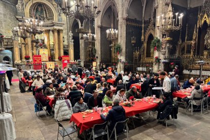 Dinar de Nadal organitzat per la Comunitat de Sant Egidi a la Basílica de Just i Pastor de Barcelona.