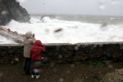 Pluja i temporal de mar a Llançà