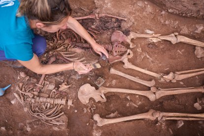 Imatge de l'excavació d'una fossa aquest 2025