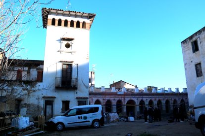 Torre i pavelló de l'històric Balenari de Porcar de Tortosa