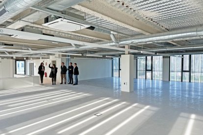 Fotografia d'arxiu del final d'obres de l'edifici Redessa Innovació, el quart centre d'empreses municipal on va acabar instal·lant-se T-Systems.