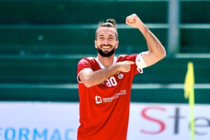 El jugador de futbol platja torrenc Llorenç Gómez.