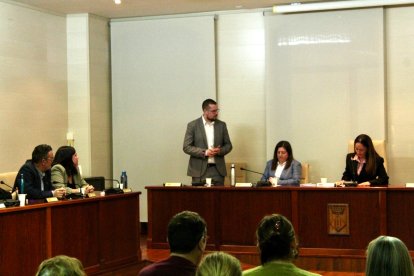 Marc Chavalera, prenent possessió com a nou alcalde d'Alcanar.