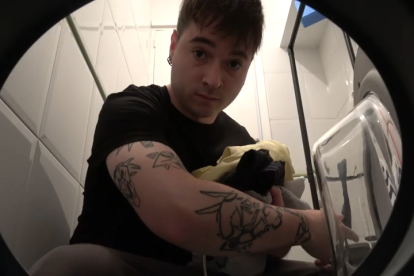 Un instant de Jordi Gil durant un dels seus vídeos d'humor.