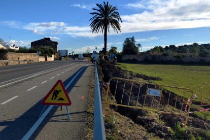 S’inicien les obres d’instal·lació d’enllumenat al tram del carril bici entre Altafulla i Torredembarra