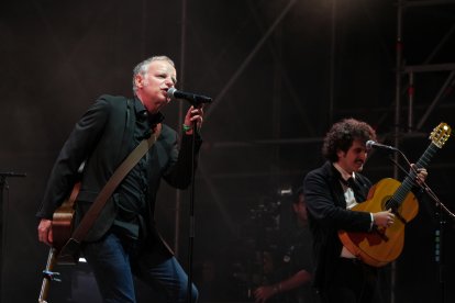 Lluís Gavaldà en un moment de l'actuació d'Els Pets a la Castanyada del Cabró Rock a Montmeló